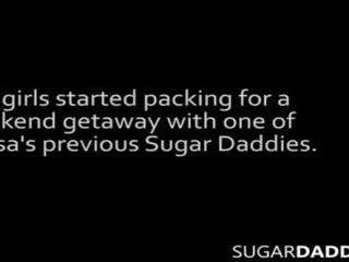 2 pusaudžu draugi tērēt a jāšanās weekend ar sugardaddy