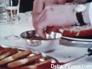 Вінтажний x номінальний відео 1960s - волохата для дорослих брюнетка - стіл для три